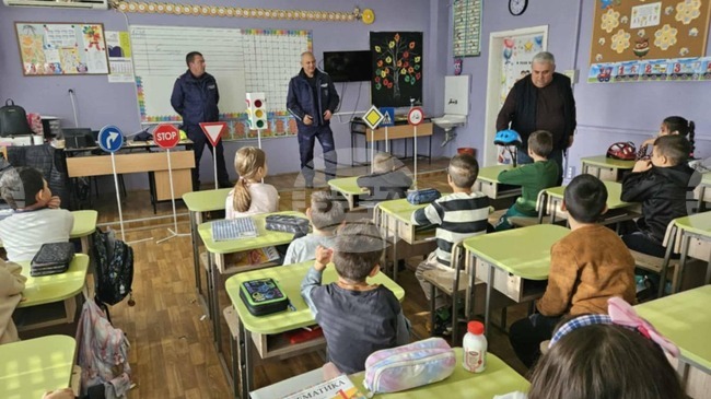 Първокласници от Търговище участваха в образователни беседи по пътна безопасност