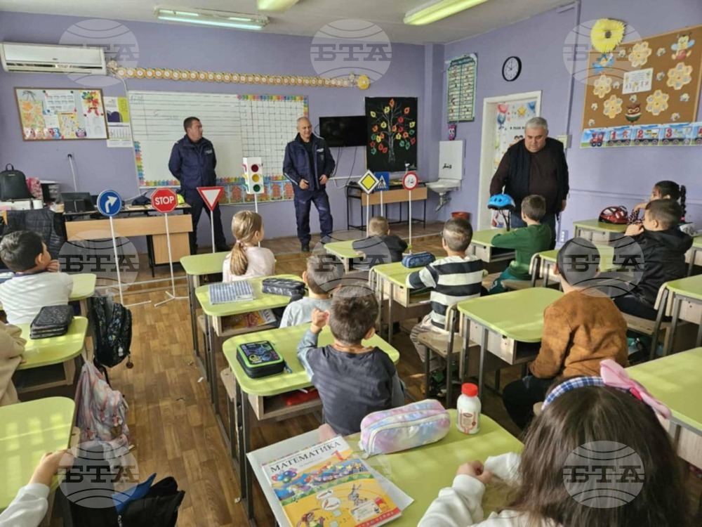 Първокласници от Търговище участваха в образователни беседи по пътна безопасност