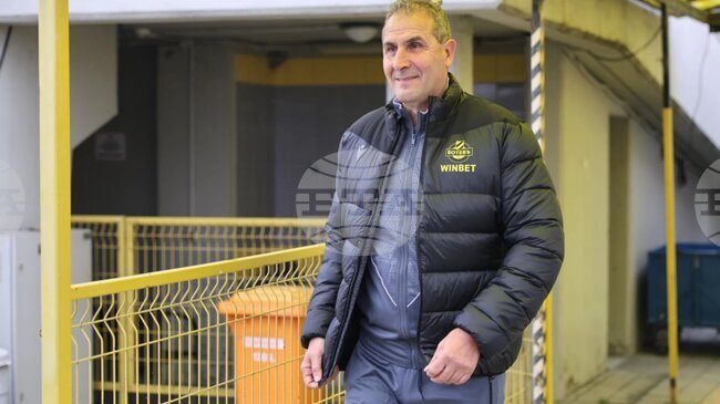 Новият старши треньор на Ботев Пловдив Димитър Димитров-Херо проведе първо занимание с тима