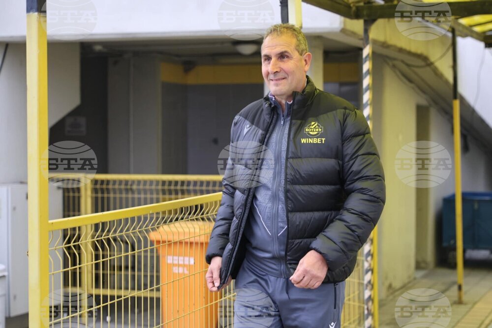 Новият старши треньор на Ботев (Пловдив) Димитър Димитров-Херо проведе първо занимание с тима