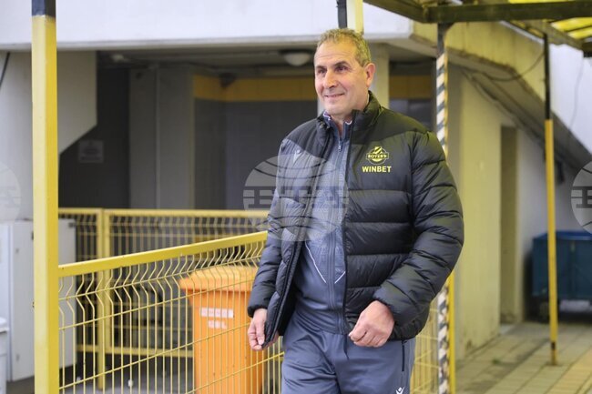 Новият старши треньор на Ботев (Пловдив) Димитър Димитров-Херо проведе първо занимание с тима