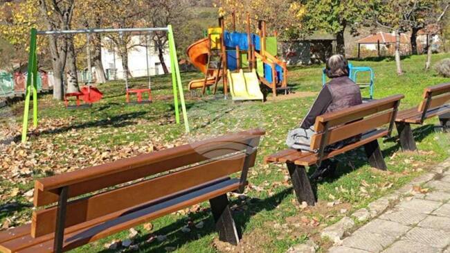 В три села в община Братя Даскалови са изградени нови зони за отдих с детски кътове 