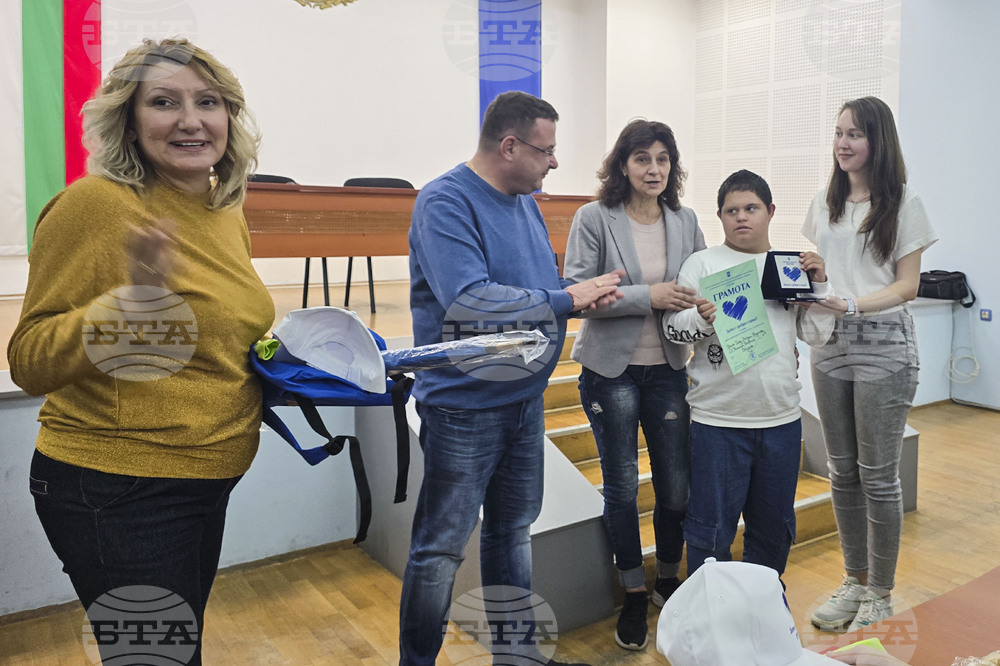 Свищов - награждаване - дете с добро сърце