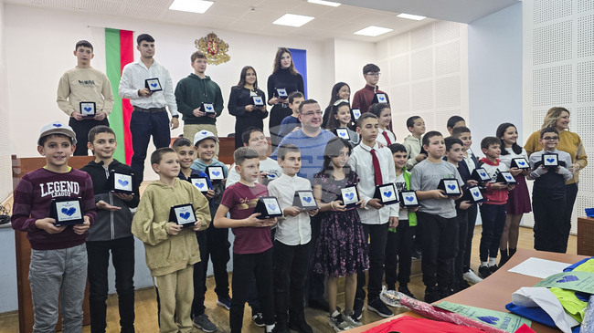 В Свищов наградиха 32 деца, извършили добри постъпки през 2025 година 