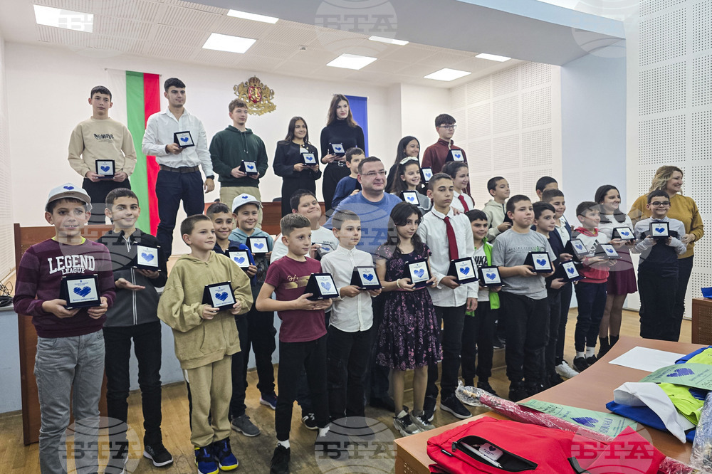 В Свищов наградиха 32 деца, извършили добри постъпки през 2025 година 