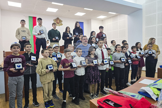 Свищов - награждаване - дете с добро сърце