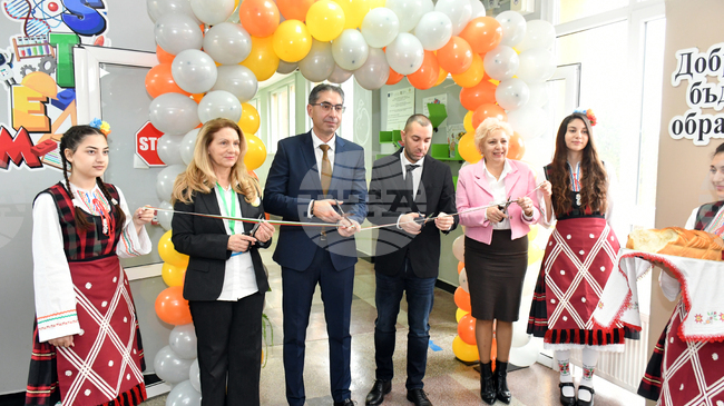 В Професионалната гимназия по земеделие в Кнежа откриха STEM център