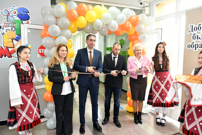 В Професионалната гимназия по земеделие в Кнежа откриха STEM център