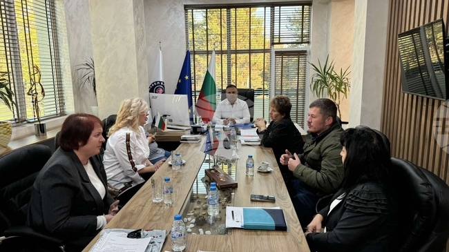 В Павел баня обсъдиха закупуването на нова линейка за местния филиал за спешна медицинска помощ