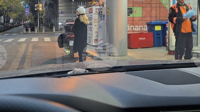 В навечерието на очаквана петролна криза по бензиностанциите в Сърбия няма опашки; сърбите пътуват до България за евтин бензин