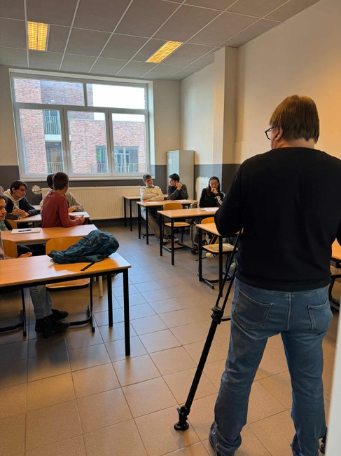 Ученици в Българското училище „Пейо Яворов“ в Брюксел задълбочават знанията си за информацията и дезинформацията чрез поредица от дискусии