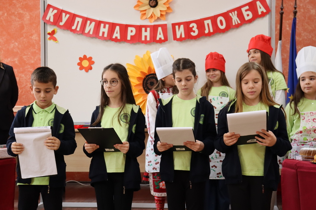 С изложба стартираха Славейковите дни във Второ ОУ „П. Р. Славейков“ в Стара Загора