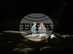 „Там“ е четвъртият проект от програма „Апостол Карамитев“ на Народния театър, снимка – Народен театър/ Петко Мавродиев