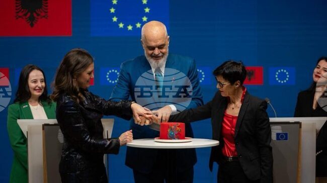 АТА: Албания е готова да се справи с предизвикателствата за приключване на преговорите до 2027 г., каза външният министър Спиропали