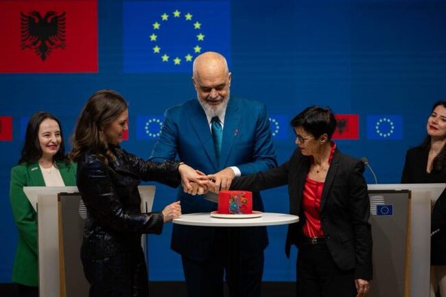 АТА: Албания е готова да се справи с предизвикателствата за приключване на преговорите до 2027 г., каза външният министър Спиропали