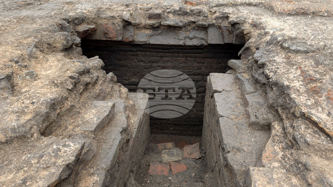 Археолози откриха част от подземната инфраструктура на римските терми в Рациария край видинското с. Арчар