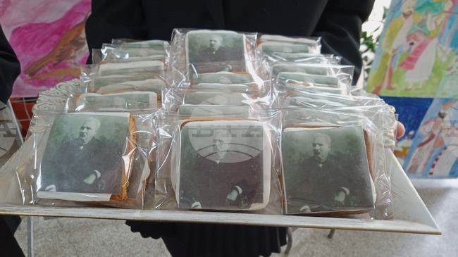 С изложба бяха открити Славейковите дни в старозагорското Второ основно училище