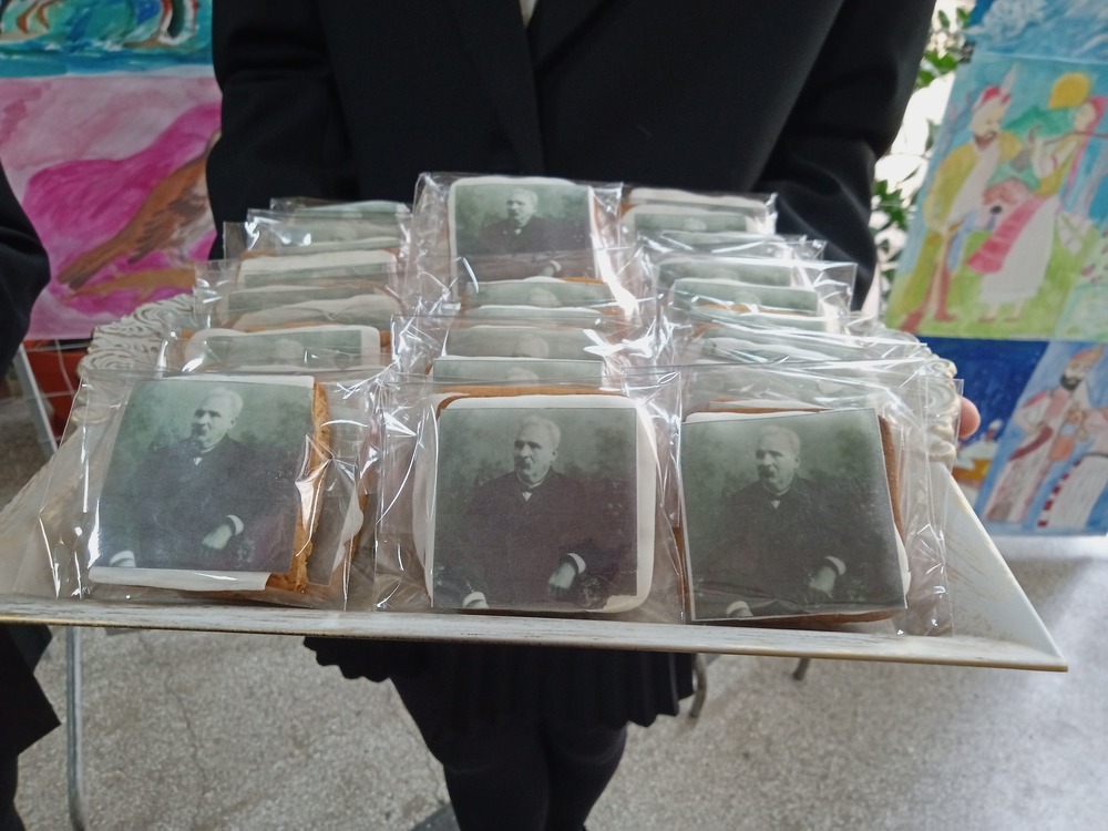 С изложба бяха открити Славейковите дни в старозагорското Второ основно училище