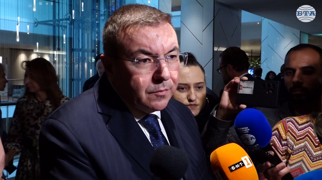 Следващата година 230 милиона евро ще бъдат разпределени за заплати във всички държавни и общински болници, каза проф. Костадин Ангелов