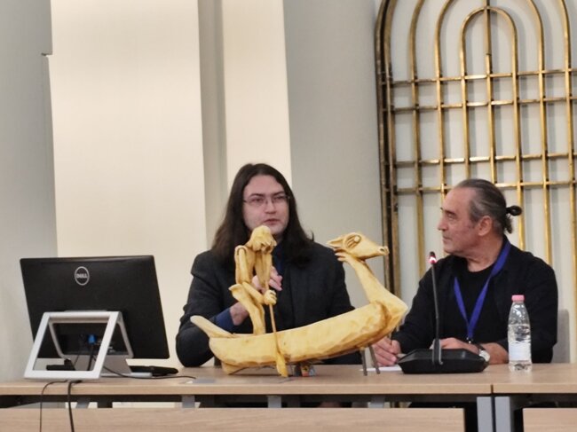 Български учен изследва древно азиатско изкуство и създава европейския образец на воден театър 