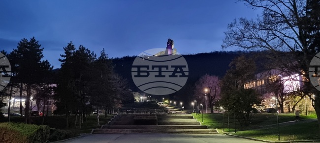 Две сгради в Шумен са осветени в лилав цвят по повод Световния ден на недоносените деца 