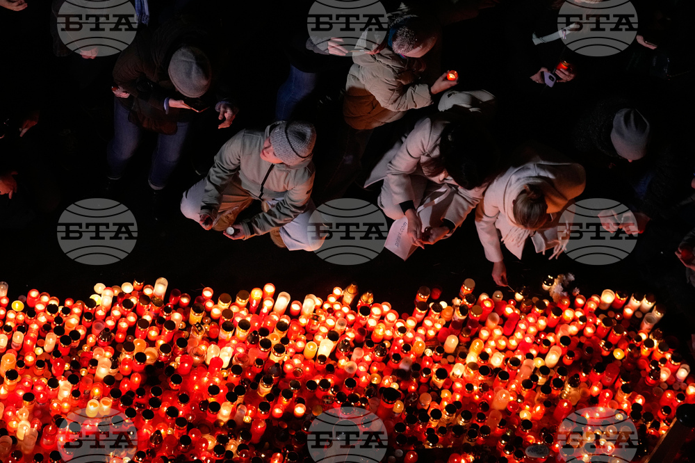 Протести бяха организирани срещу Андрей Бабиш в Прага и Роберт Фицо в Братислава по повод годишнината от Нежната революция