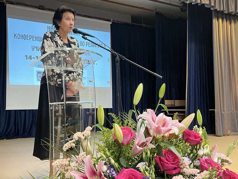  Общо 115 учители споделиха добри практики от обучения по религия на форум, който беше открит от заместник-министър Емилия Лазарова