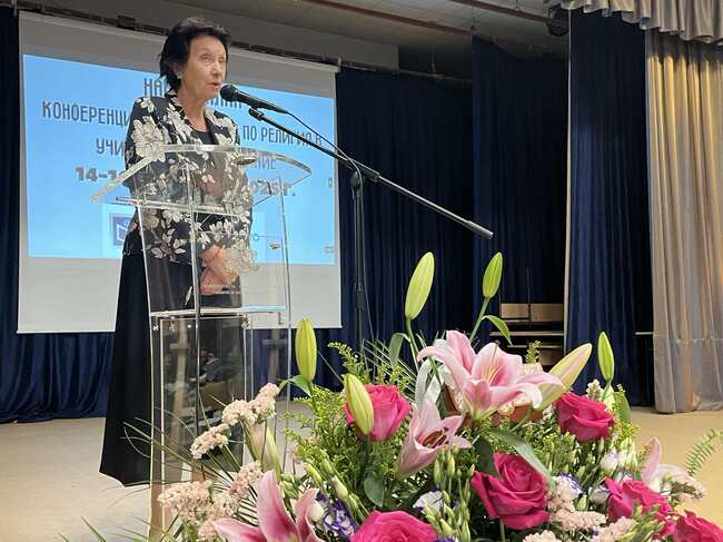  Общо 115 учители споделиха добри практики от обучения по религия на форум, който беше открит от заместник-министър Емилия Лазарова