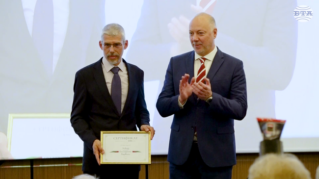 Колкото и да са значими политическите решения, нищо не е възможно без хората, без лекарите, каза премиерът Росен Желязков