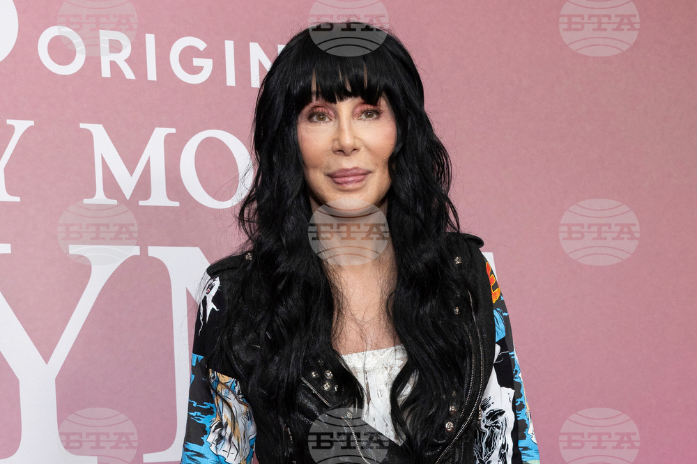 Шер, Уитни Хюстън, Пол Саймън, Карлос Сантана ще бъдат удостоени с почетни награди „Грами“ 