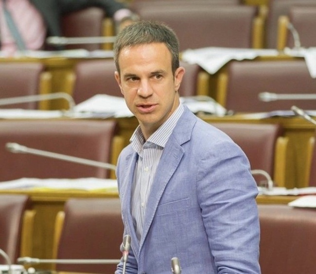 МИНА: Очаква се държавният дълг на Черна гора да нарасне с 25 процента през следващите години, каза депутатът Борис Мугоша