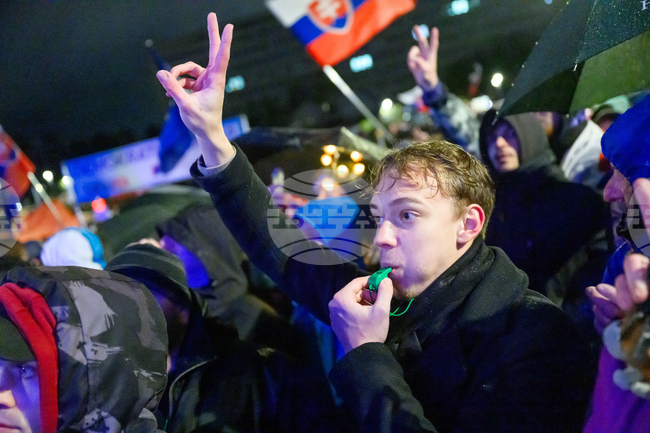 Хиляди хора протестираха в Словакия срещу промени в съдебната система, "унищожаващи върховенството на закона"