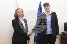 Надежда Йорданова - Лаура Кьовеши - среща