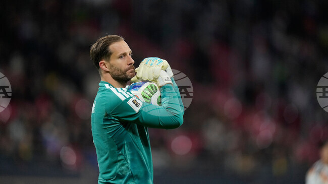 Вратарят Бауман пред 500-ия си мач в Бундеслигата: "Това е сюреалистично"