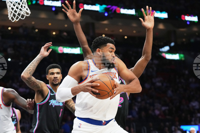Knicks Heat Basketball