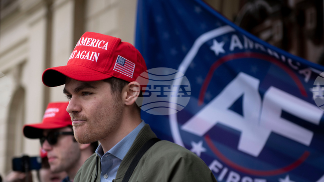 Как крайнодестният инфлуенсър Ник Фуентес предизвика вътрешен конфликт в Републиканската партия в САЩ