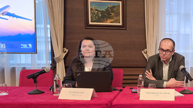 Пътниците трябва да получават пълна, вярна и точна информация, заяви Александър Колячев от КЗП