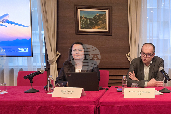 Пътниците трябва да получават пълна, вярна и точна информация, заяви Александър Колячев от КЗП