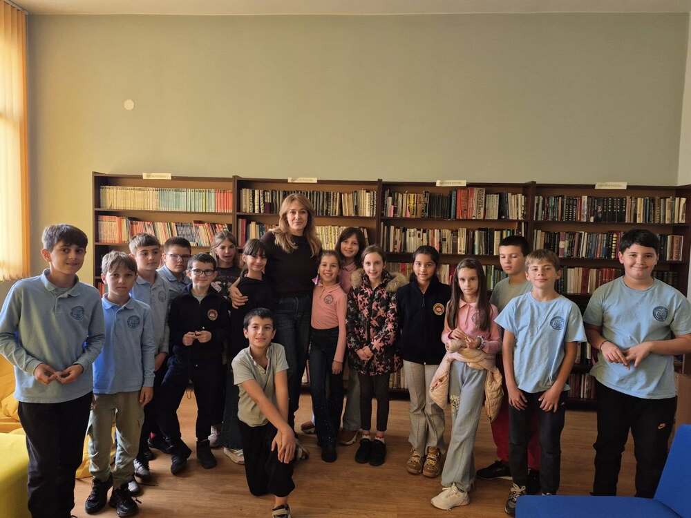 Актрисата Биляна Петринска внесе истинска магия в "Чети. Наистина" сред малките ученици в Разлог