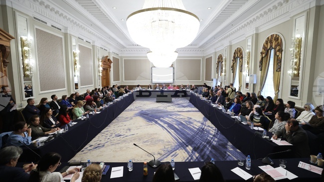 Професиите на бъдещето ще налагат преквалификация, каза заместник-министър Николай Витанов на откриването на форум за новите тенденции в пазара на труда