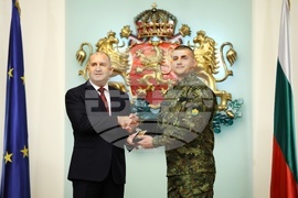 Румен Радев - военнослужещи - награждаване