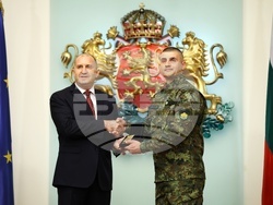 Румен Радев - военнослужещи - награждаване