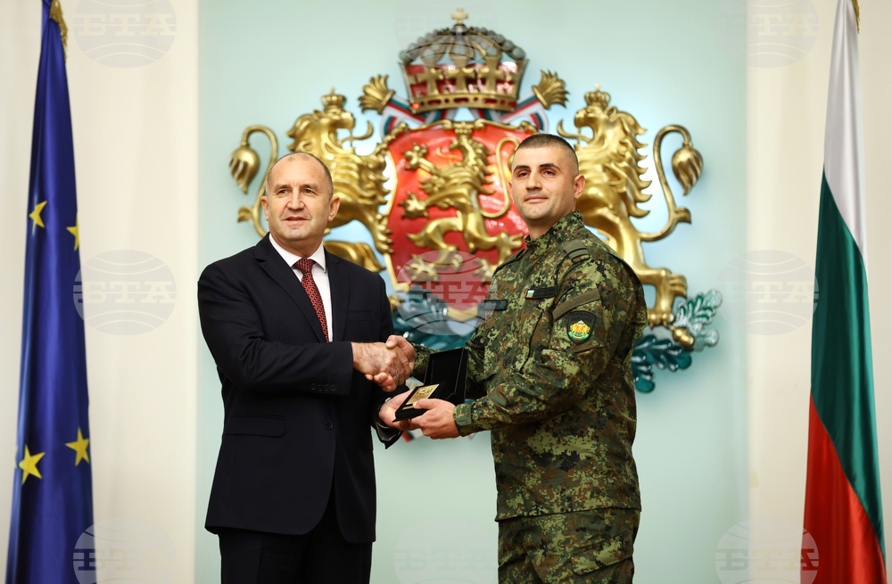 Румен Радев - военнослужещи - награждаване