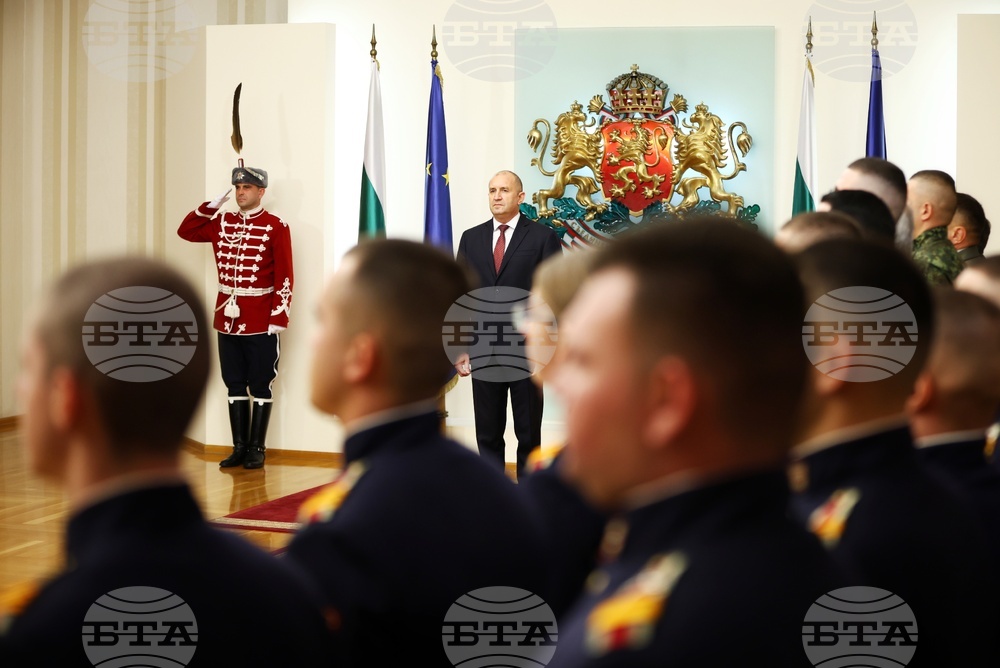 Румен Радев - военнослужещи - награждаване
