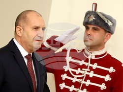 Румен Радев - военнослужещи - награждаване