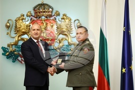 Румен Радев - военнослужещи - награждаване