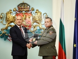 Румен Радев - военнослужещи - награждаване