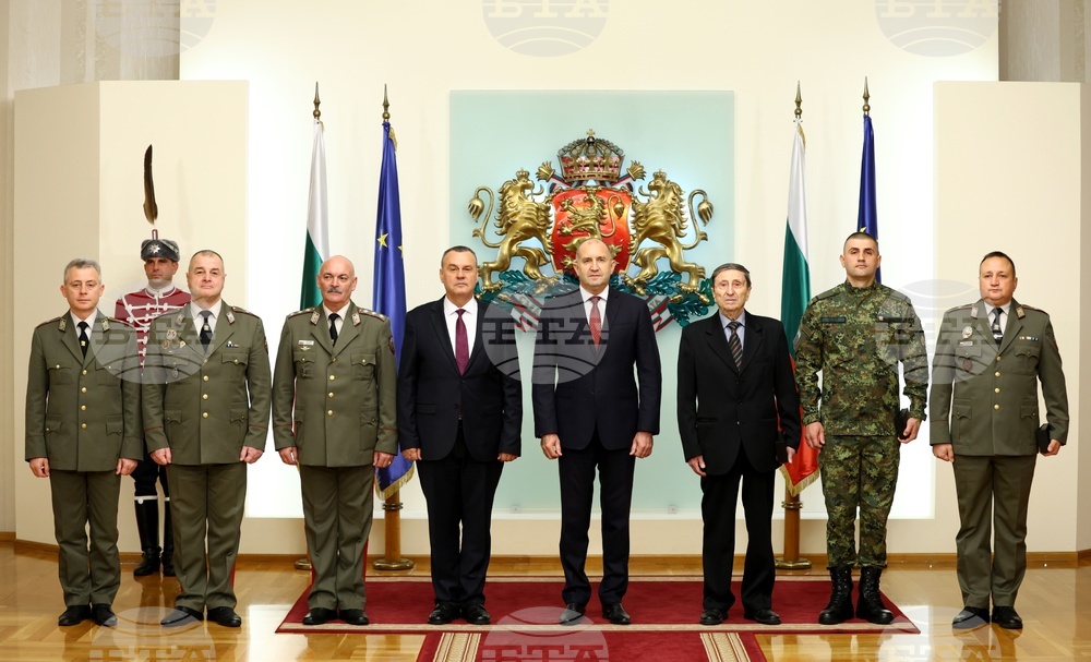 Румен Радев - военнослужещи - награждаване