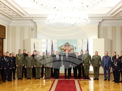 Румен Радев - военнослужещи - награждаване