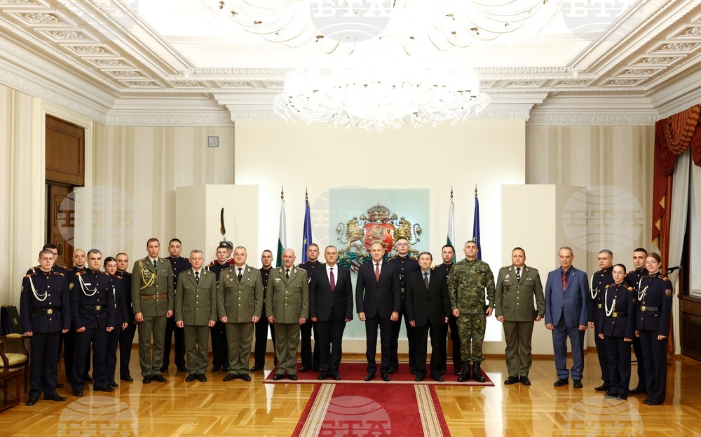 Румен Радев - военнослужещи - награждаване